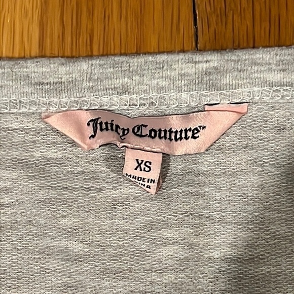 Women’s Juicy Couture Gray Long Sleeve Keyhole Neckline Shirt - Picture 3 of 10